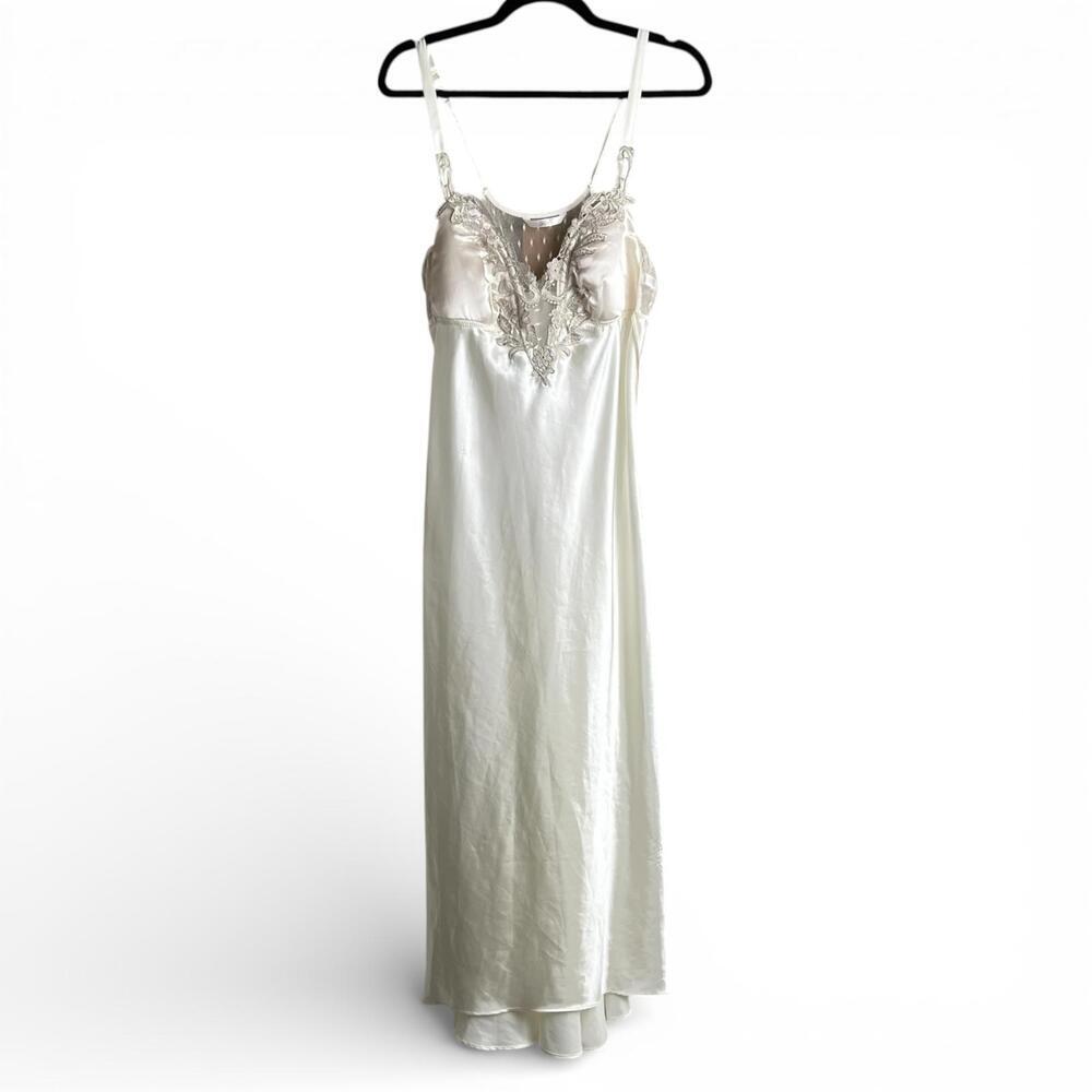 Vintage Elegant Ivory Satin Lace Bridal Nightgown